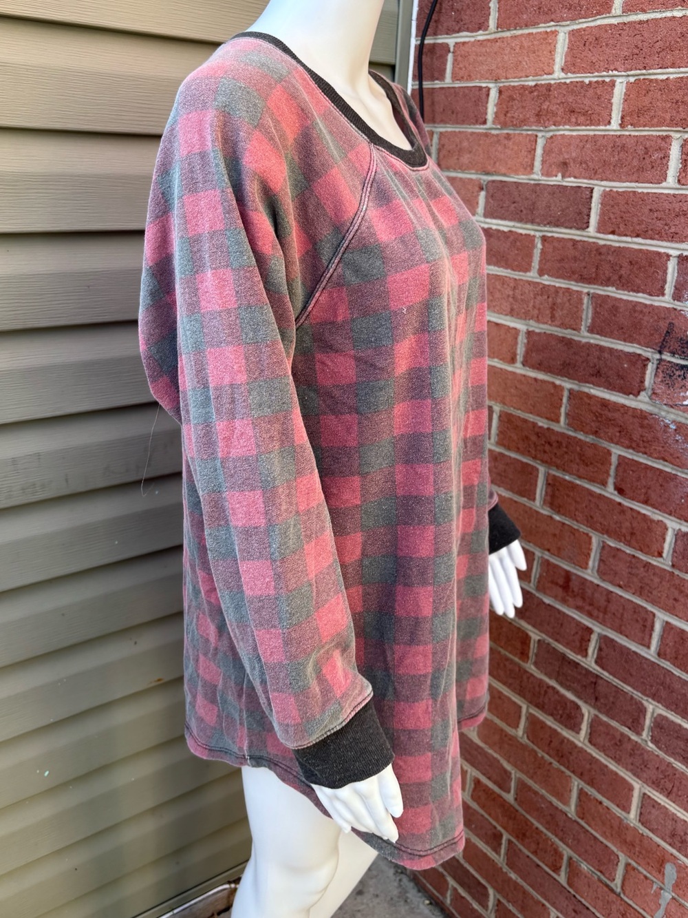 TORRID RED BLACK BUFFALO CHECK PLAID SWEATSHIRT SIZE 1 XL - Picture 2 of 5